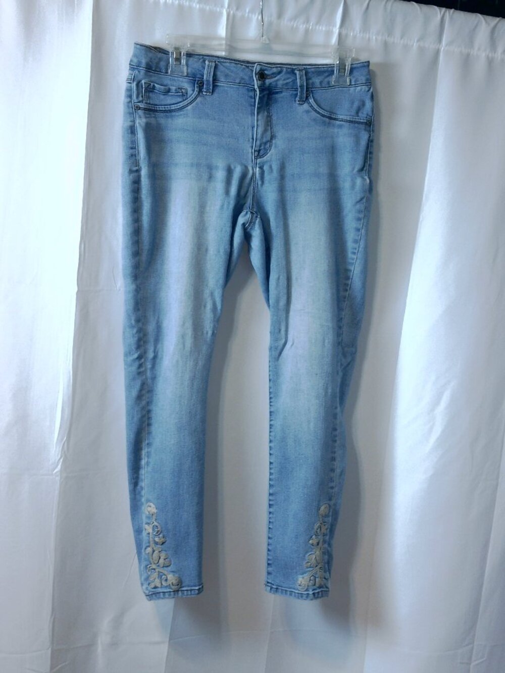 WORKSHOP Republic Clothing Light Wash Embroidered Skinny Jeans Size 6 Bohemian